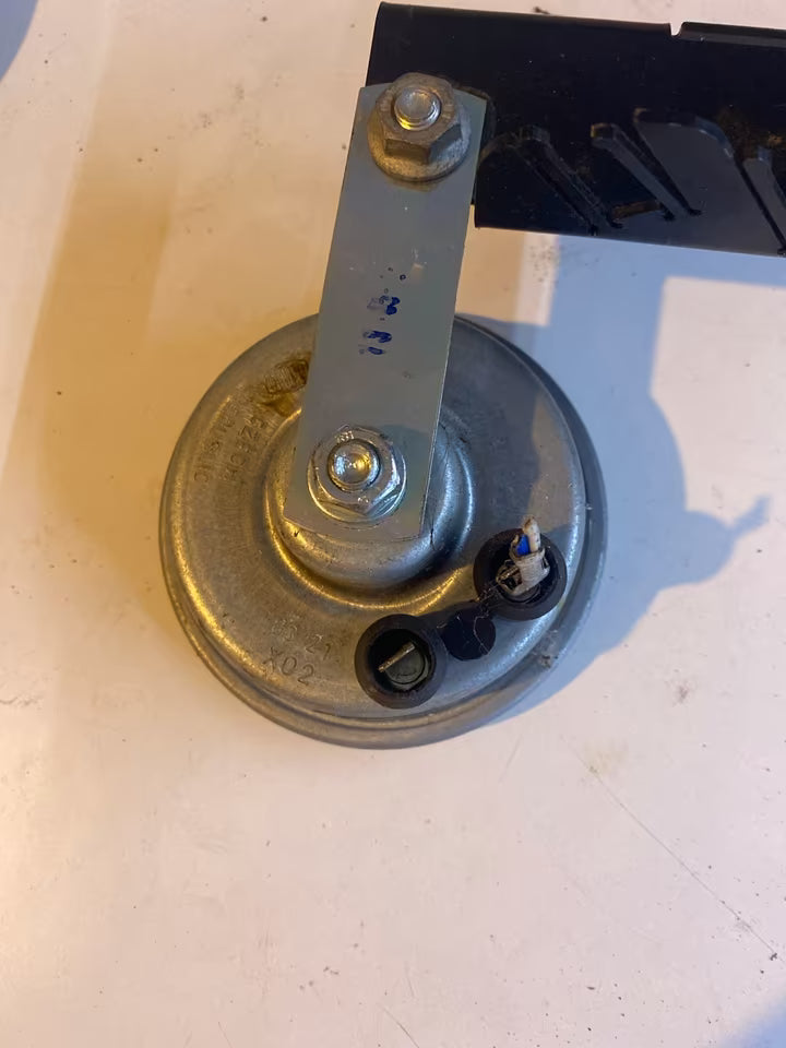 Hupe 321805001 H850-48V-335Hz