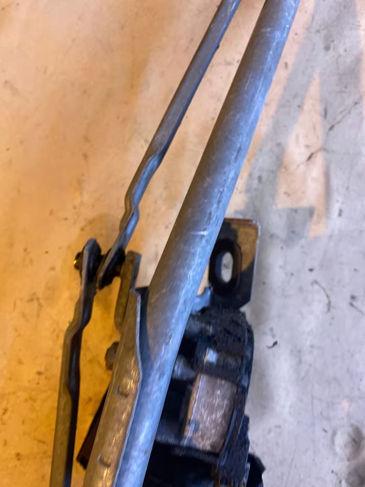 VW T4 Scheibenwischergestänge mit Motor 701955113B