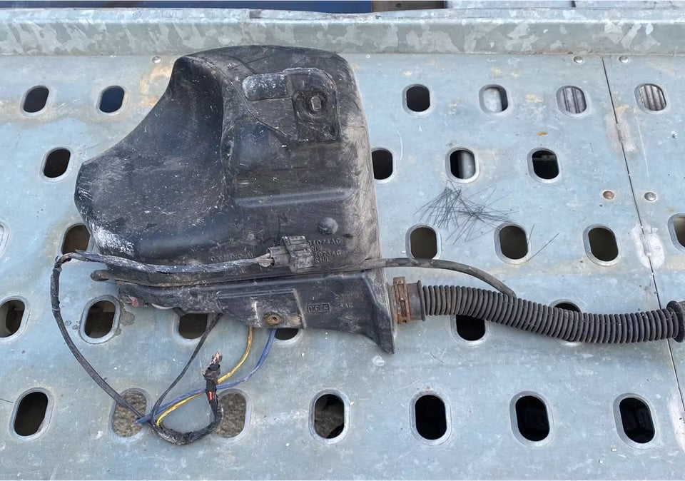 Chrysler Voyager Wischwasserbehälter 04894074AC mit Pumpe