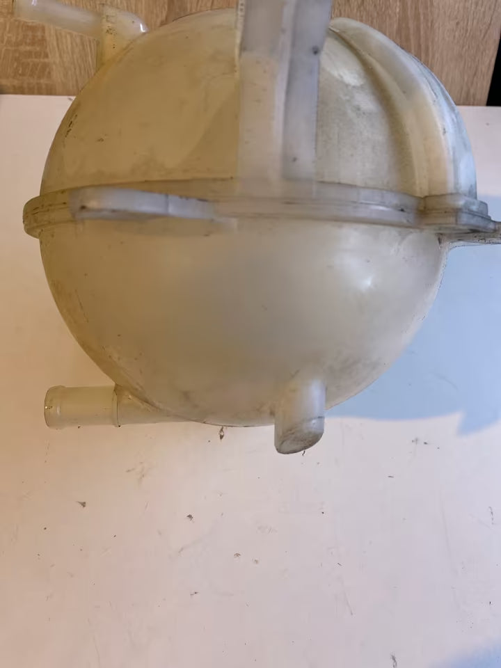 VW Golf 5 Ausgleichsbehälter