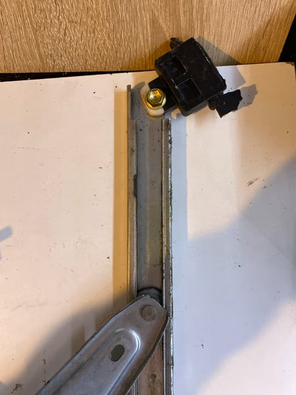 Toyota Yaris P1 Fensterheber Links vorne 0130822019