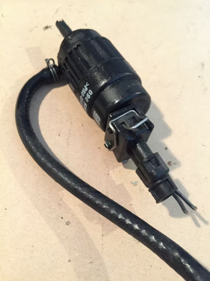 Opel Scheibenwischwasser Pumpe 090586631 GM