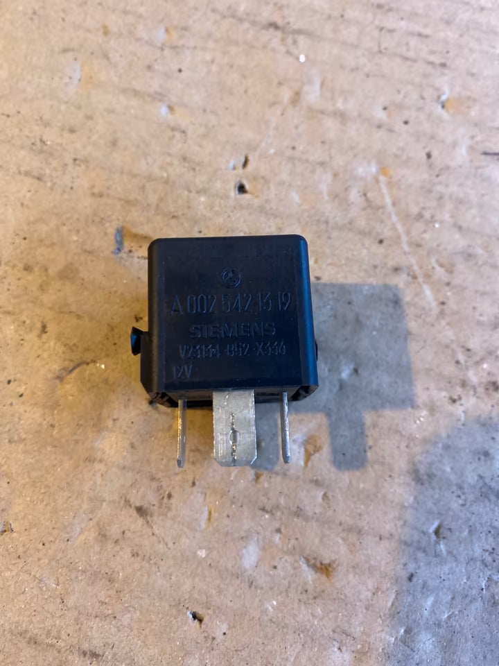 Mercedes Relai A0025421319