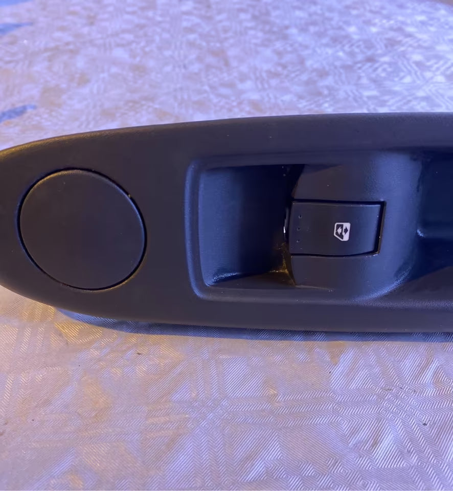 Renault Clio 2 Fensterheberschalter 820084005 rechts