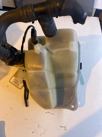 Mercedes W203 Ausgleichbehälter und Umwälzpumpe 2035000049