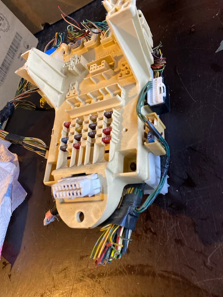 Sicherungskasten Zentralelektrikbox Toyota Yaris P1 82730-0D020-A