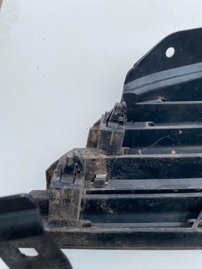 Nissan Primera P12 Kühlergrill 62320AU300 links und rechts