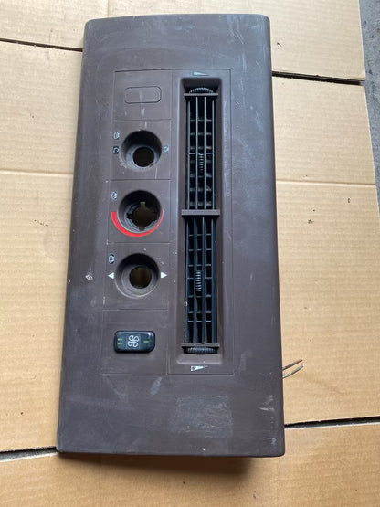 Mercedes 507 D Mittelkonsole 6736880008