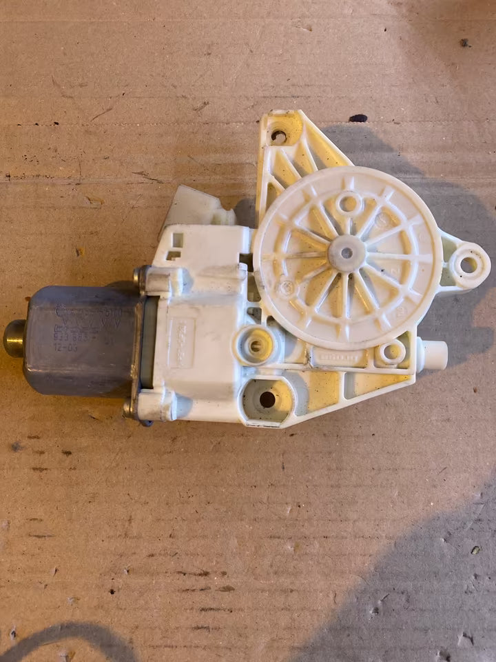 Mercedes W246 Fensterhebermotor vorne Links 0130822690