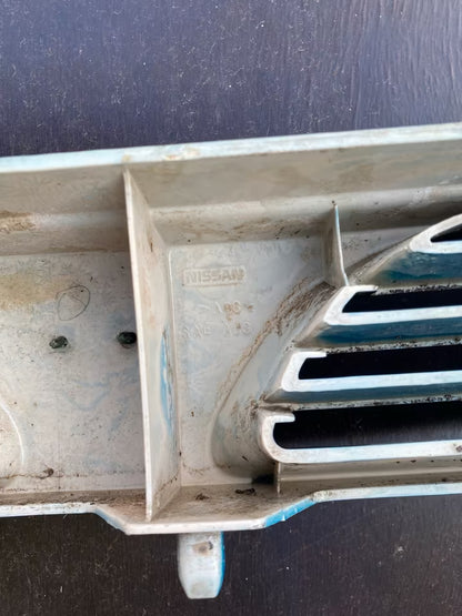 Nissan Sunny N14 (3-Türer, 1.4 LX) Frontgrill