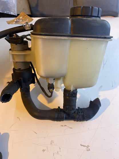 Mercedes W203 Ausgleichbehälter und Umwälzpumpe 2035000049