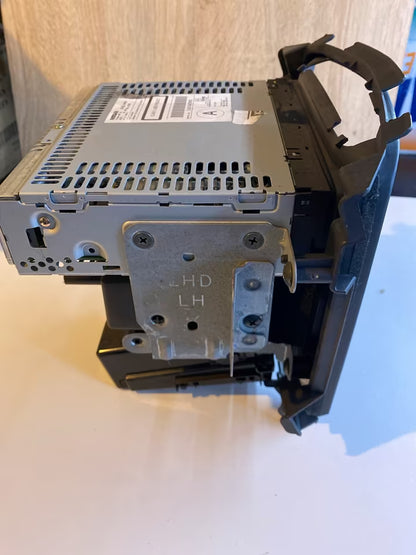 Nissan Primera P12 Mittelkonsole mit CD Player PN2598F