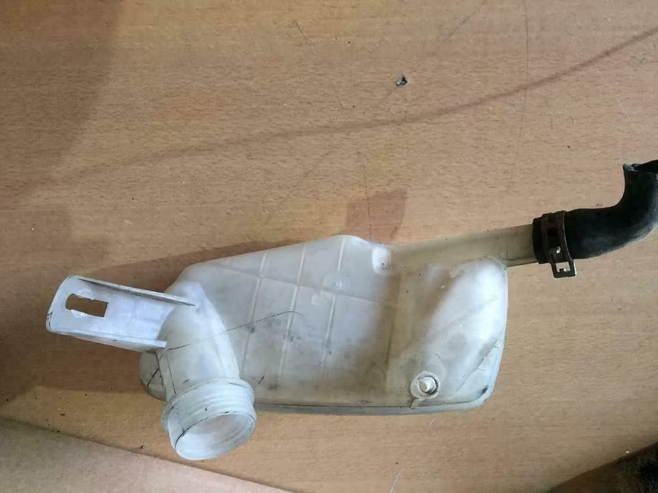 Renault Ausgleichsbehälter-Kühlwasserbehälter 8200273157