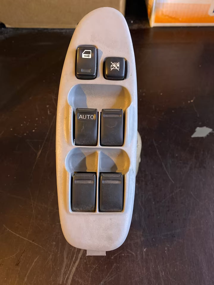 NISSAN ALMERA TINO FENSTERHEBERSCHALTER