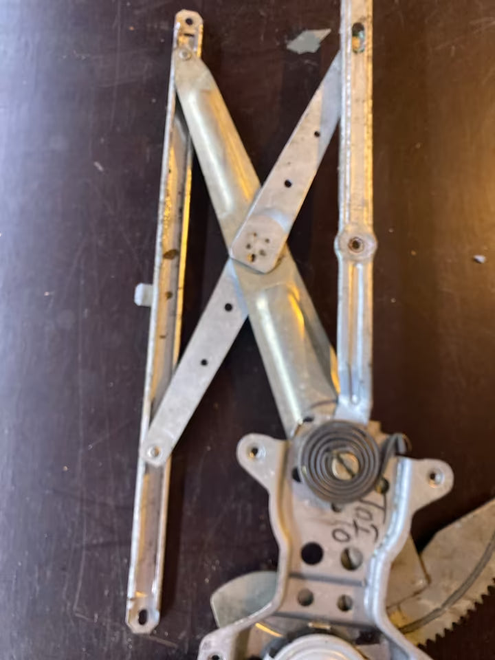 Toyota Previa Fensterheber Rechts hinten 8571028050