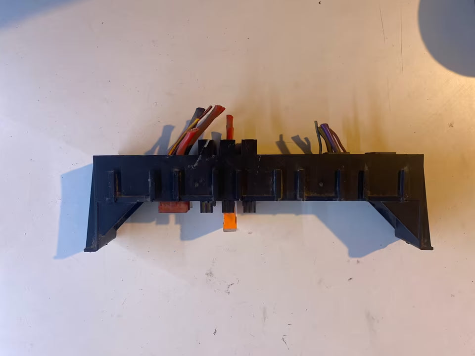 Mercedes 9015450060 Sicherungsleiste