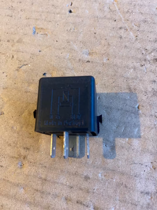 Mercedes Relai A0025421319