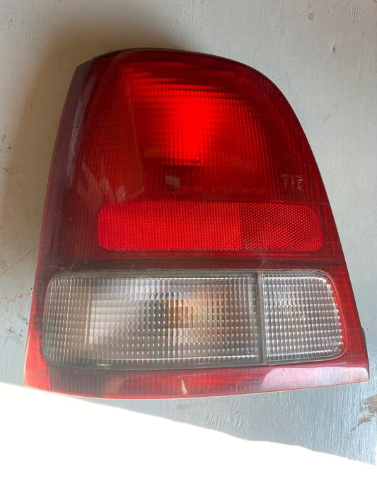 Honda Logo Rücklicht Links gebrochen 1998-2001