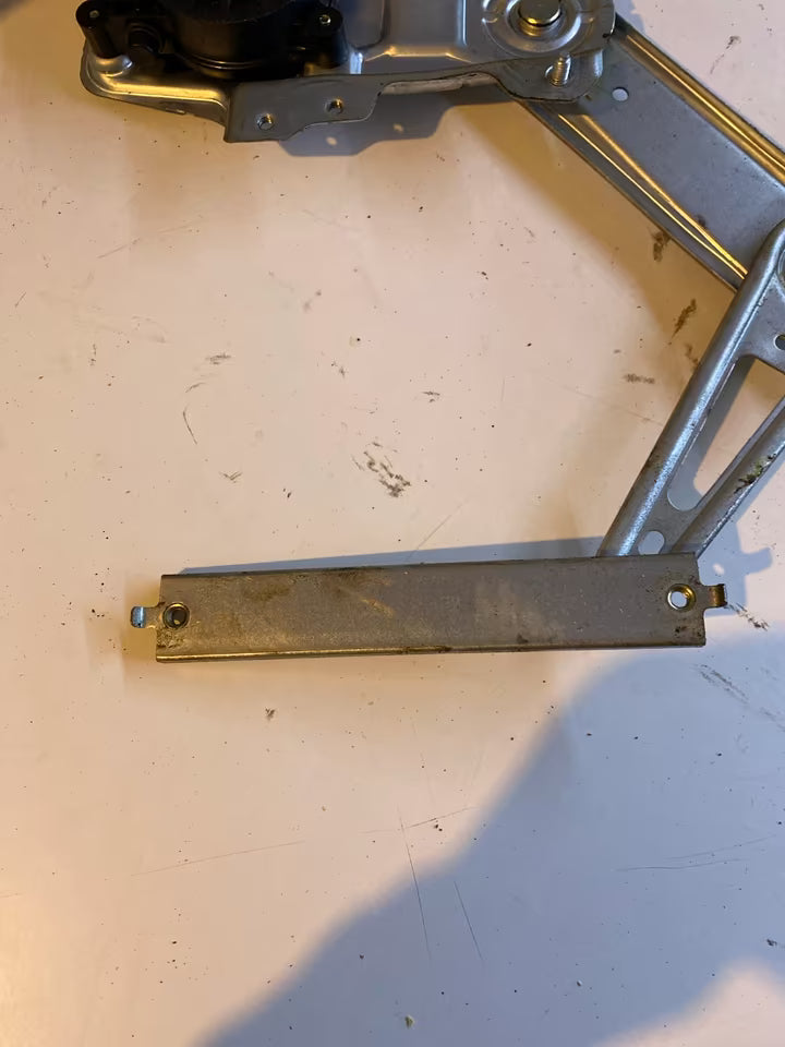 Toyota Yaris P1 Fensterheber Rechts Vorne 0130822017 P2169732