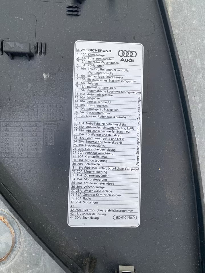 Audi A4 B6 Sicherungsdeckel 8E857085A