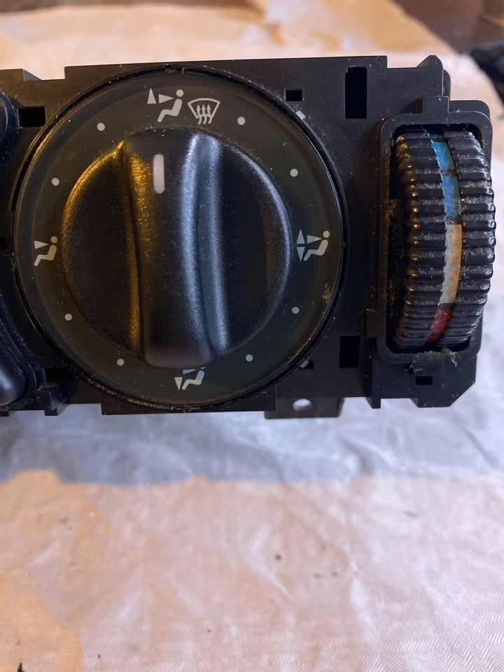 Mercedes W210 Heiz/Klimagerät 2108302085