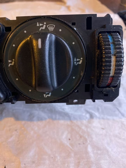 Mercedes W210 Heiz/Klimagerät 2108302085