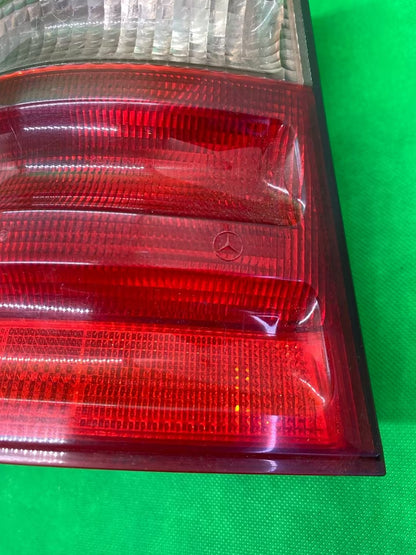 Mercedes W210 Rücklicht links 2108205364
