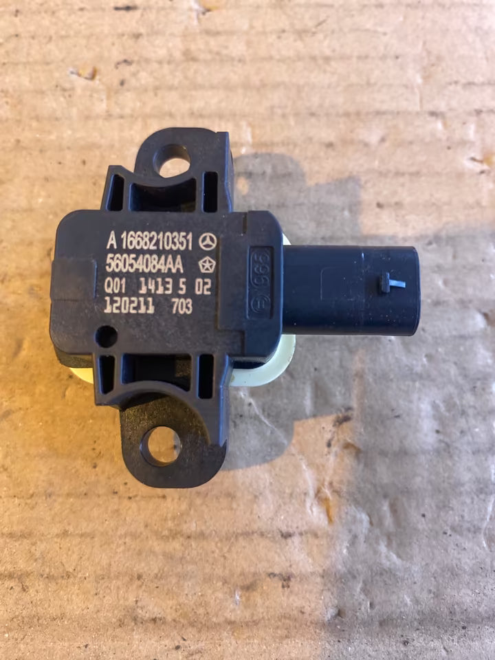 Mercedes W246 Aufprallsensor A1668210351