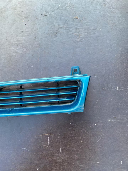 Nissan Sunny N14 (3-Türer, 1.4 LX) Frontgrill