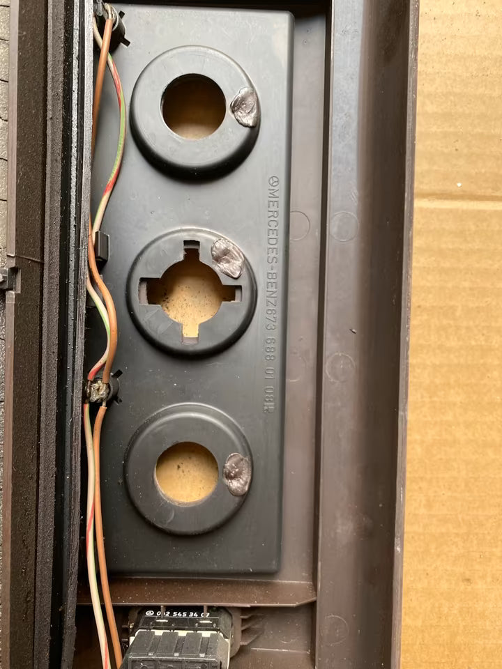 Mercedes 507 D Mittelkonsole 6736880008