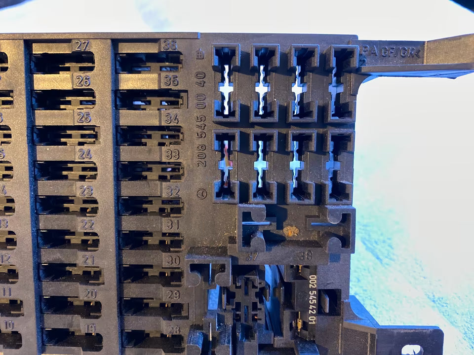 Mercedes Benz C 200 W202 Sicherungskasten Sicherung A2085450040