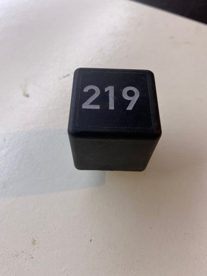 Relai Nr. 219 / 443951253AA