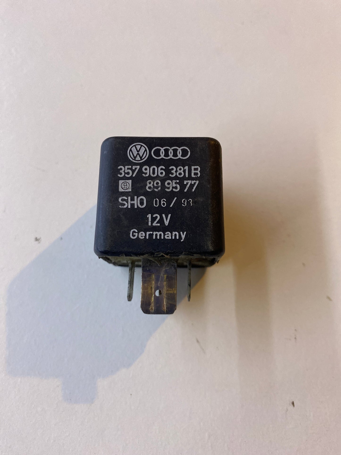 Relai 111 - 357906381B