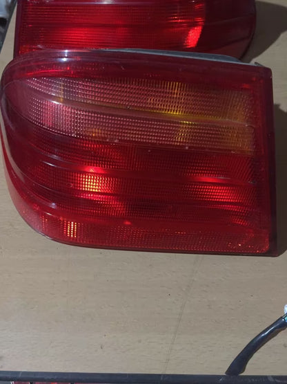 Mercedes E-W210 Rückleuchte A2108200164