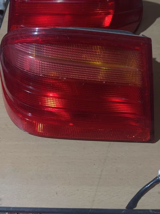 Mercedes E-W210 Rückleuchte A2108200164