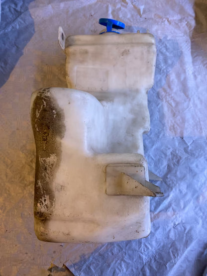 Audi 100 Wischwasserbehälter mit Pumpe 4A0955453B