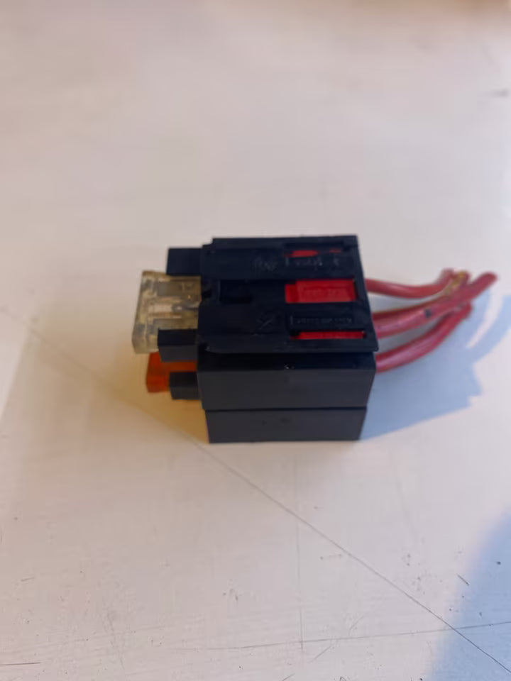 Mercedes C-KL. W202 Sicherung 0025451101