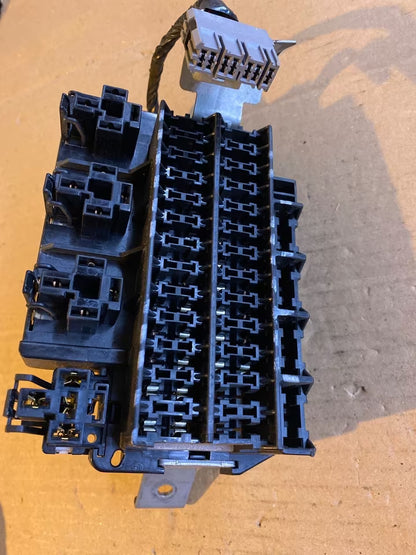 Nissan Micra 11 Relaikasten 243110E000 72404047