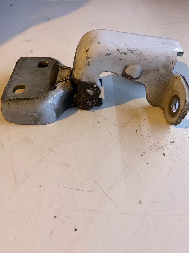 Opel Vivaro A Scharnier GM66380 Türstopper links oben Hecktür