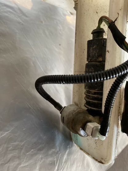 VW Passat 3C Wischwasserbehälter mit Pumpe komplett