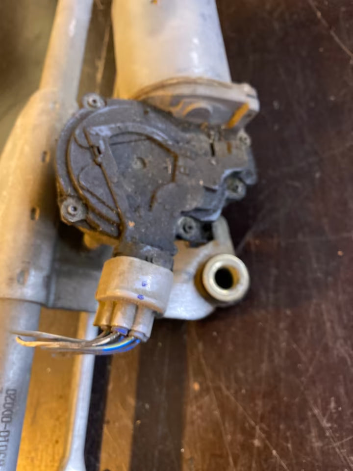 Toyota Yaris Scheibenwischergestänge mit Motor 404652