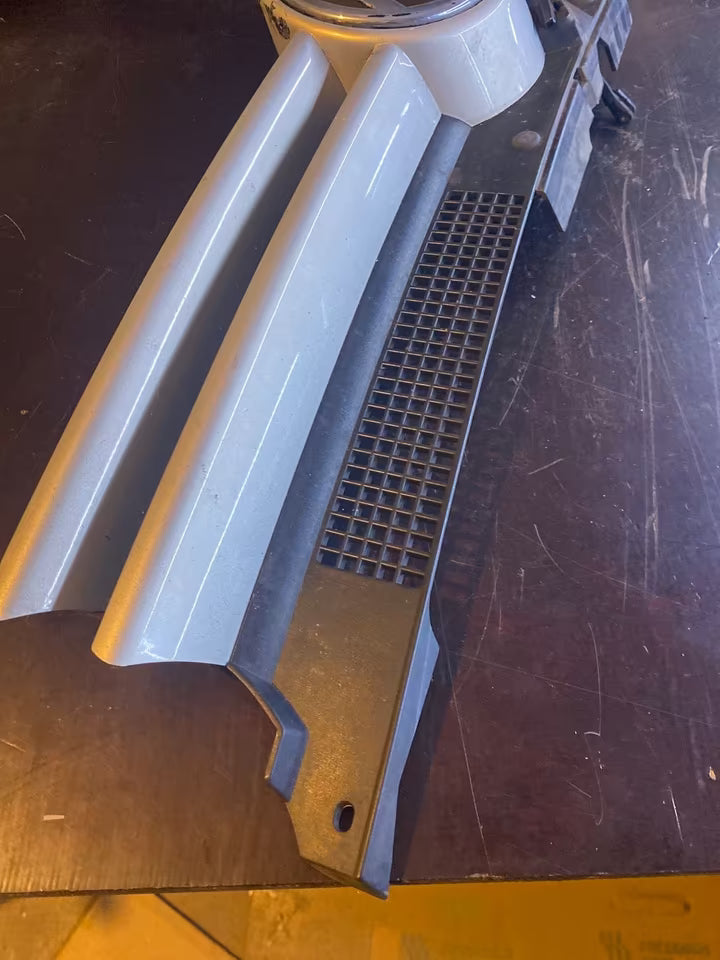 VW Golf 4 Kühlergrill Frontgrill 1J0853655D / 1J0853651F