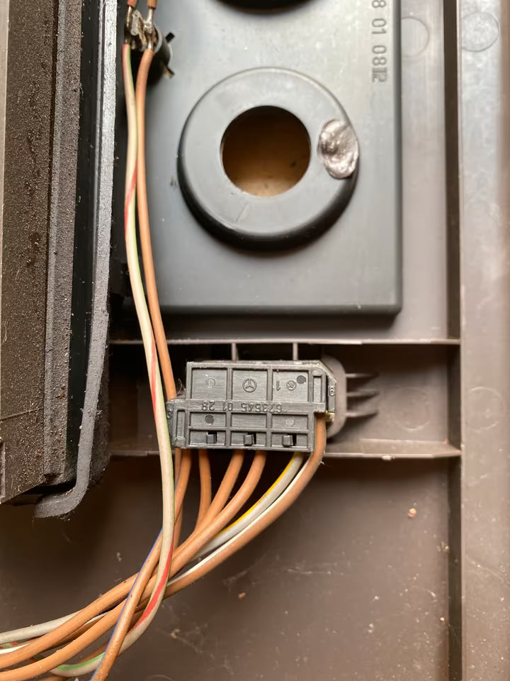 Mercedes 507 D Mittelkonsole 6736880008