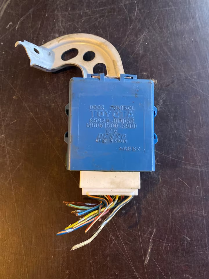 Toyota Yaris Steuergerät 85980-0D050 12V