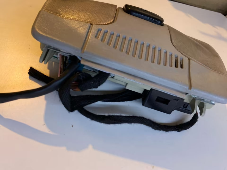 W210 E-Klasse W208 CLK Innenraumleuchte Lampe 208820 Oriongrau