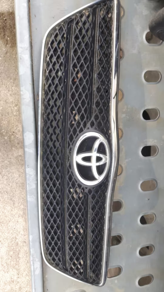 Toyota Corolla E12U Frontgrill Bj:2002