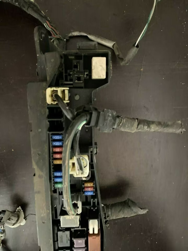 Toyota Corolla Verso E12 Sicherungskasten