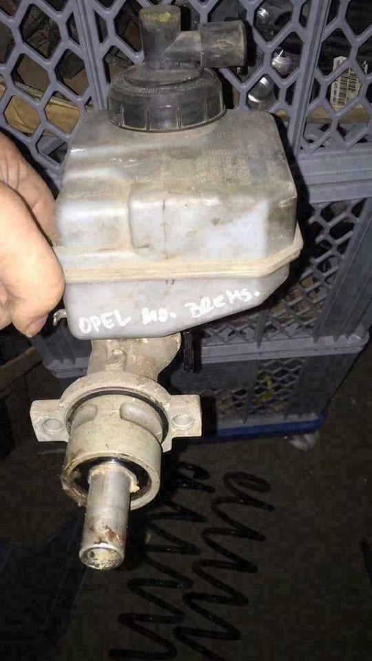 Opel Movano Kasten Hauptbremszylinder