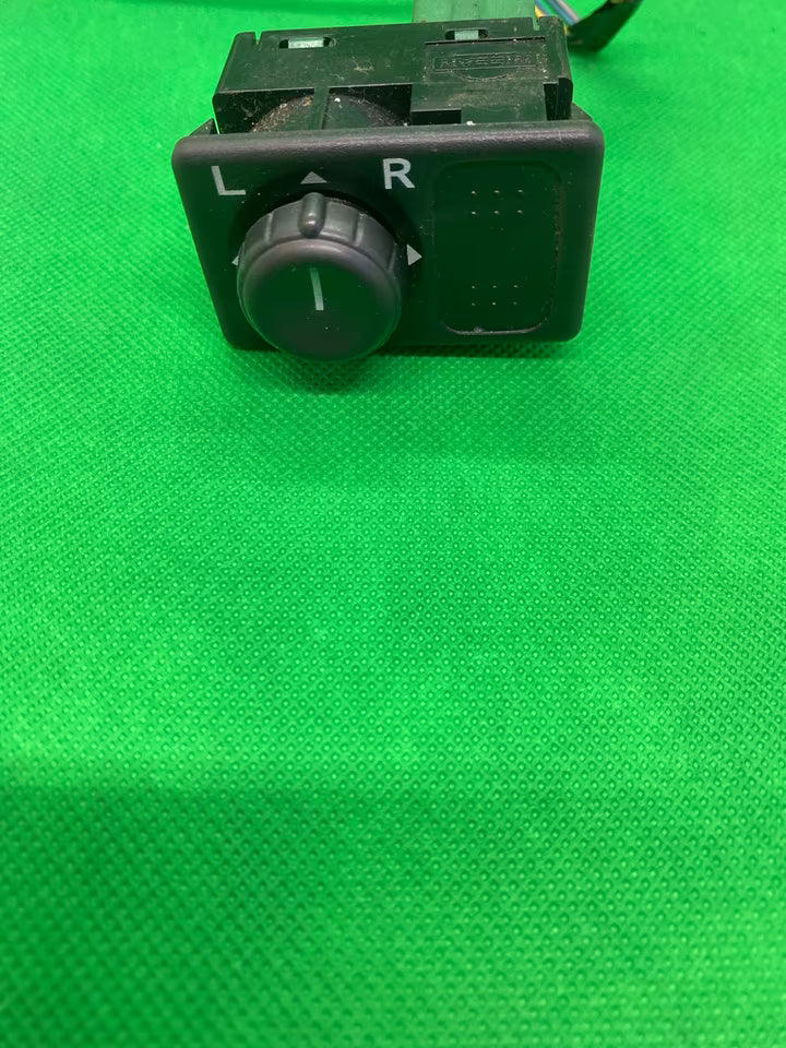 Nissan Primera P11 Spiegeleinstellung