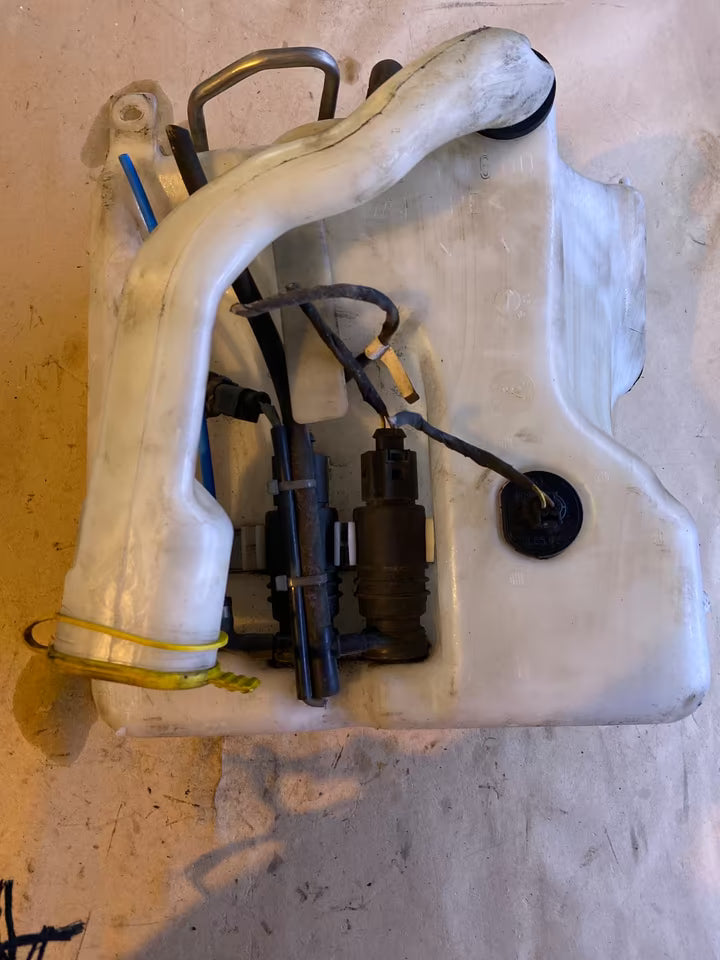 Mercedes W203 Wischwasserbehälter W2038600660